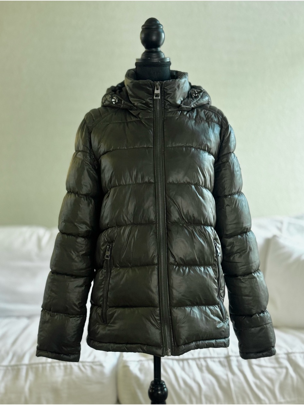 Guess Hooded Quilted Puffer Jacket Fall warm lightweight folds small for travel